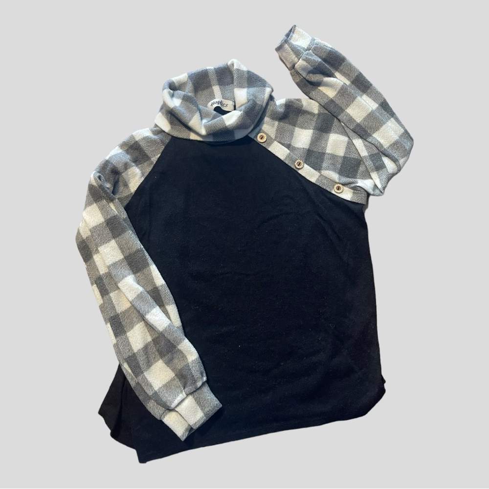 Haptics by Holly Harper Turtleneck Sweater Black, Gray, & White Medium